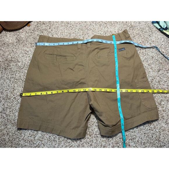Columbia Mens Shorts, size 38, 8L, Cotton Blend;  Khaki/Tan - Picture 3 of 10